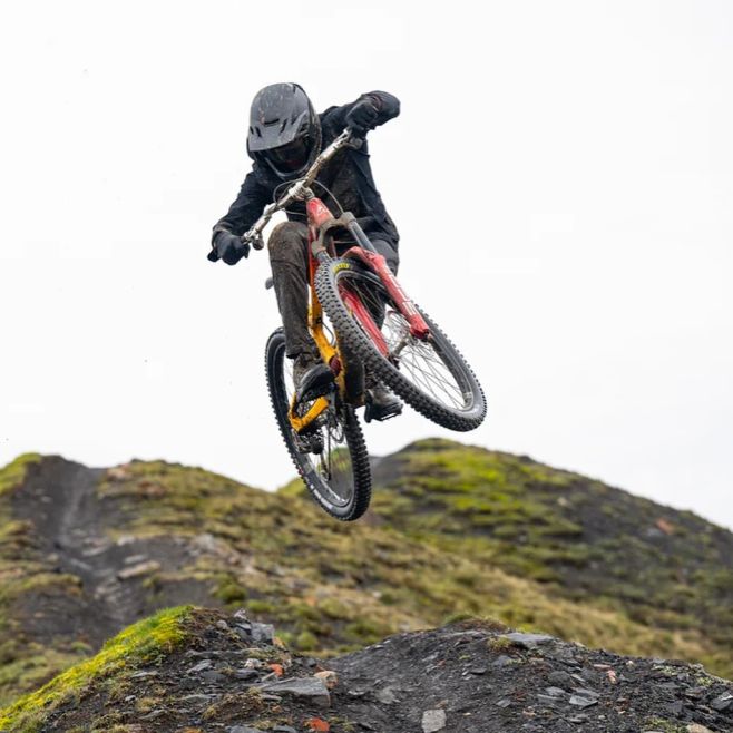 Toto je FORBIDDEN❗️ Nie je to len bicykel. Je to zážitok. Stroj, ktorý ti dá pocit istoty v každom zjazde a zároveň ťa...